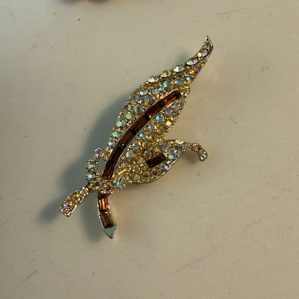 Vintage Brooch Bronze& clear rhinestones Guc